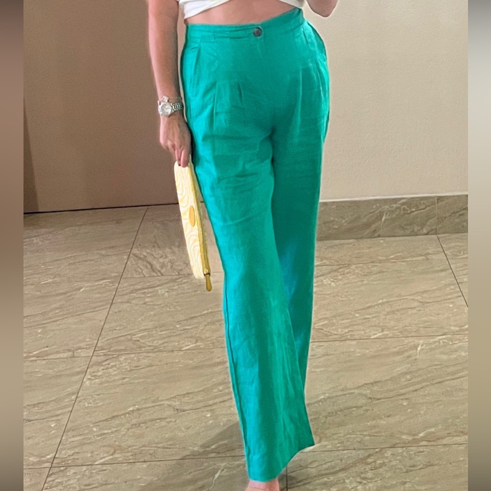 Banana Republic linen Vibrant Green Pants in size 4.
Wide leg